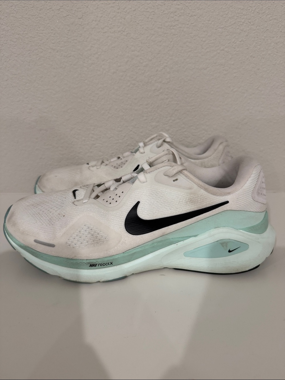 Nike Women’s White and Mint Athletic Running Shoes - 9 wide